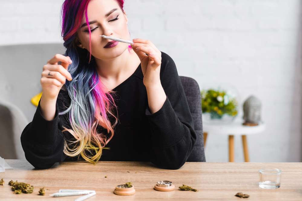 weed smell like hay